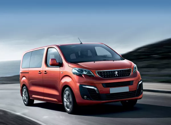 Dịch vụ thay Kính chắn gió xe Peugeot Traveller tận nơi